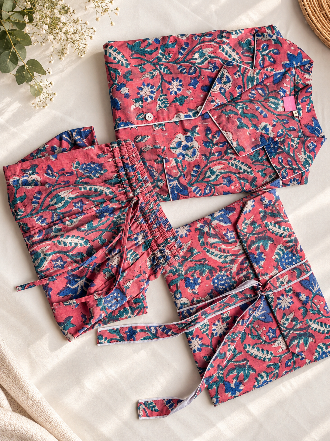 Pijama Sui verano| estampado coral/rosado con flores en tonos azul-verde