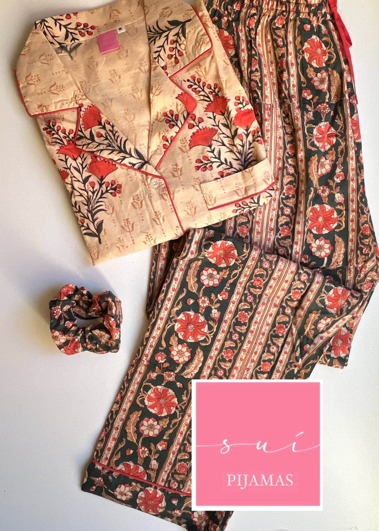 Pijama Sui Beige con rojo y verde