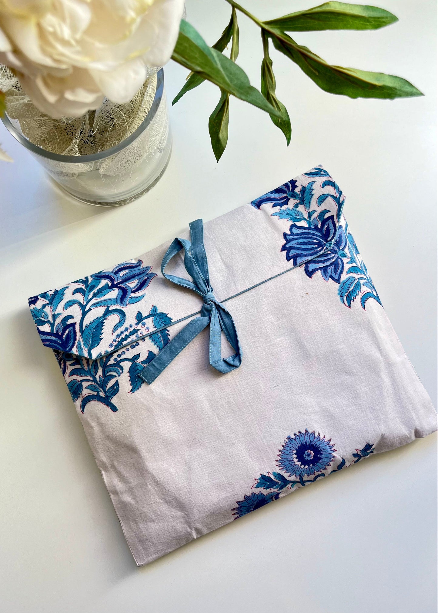 Pijama Sui blanco y azules