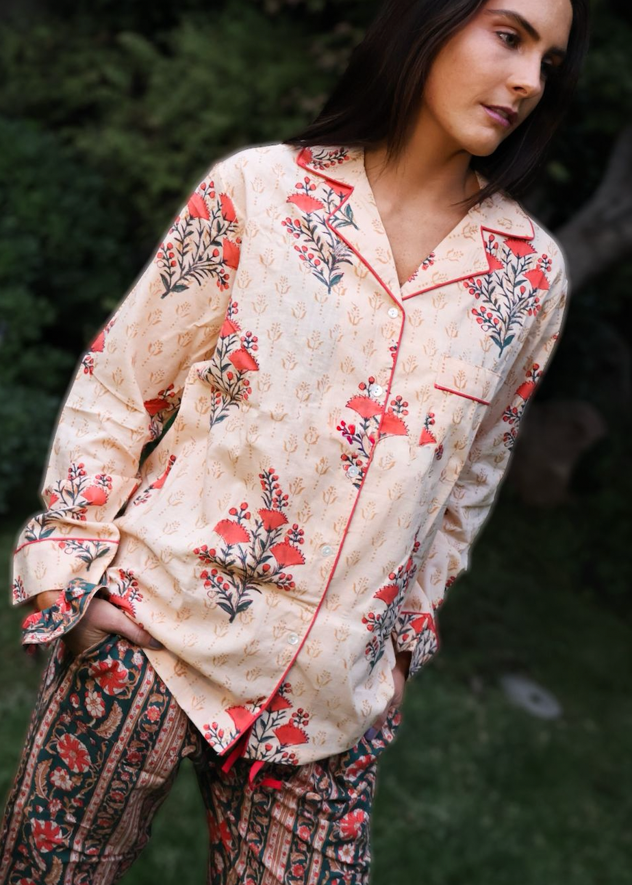 Pijama Sui Beige con rojo y verde