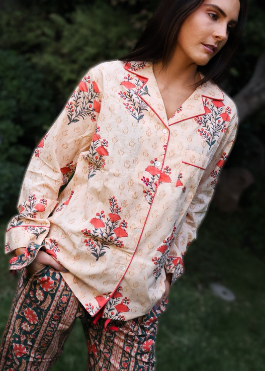 Pijama Sui Beige con rojo y verde