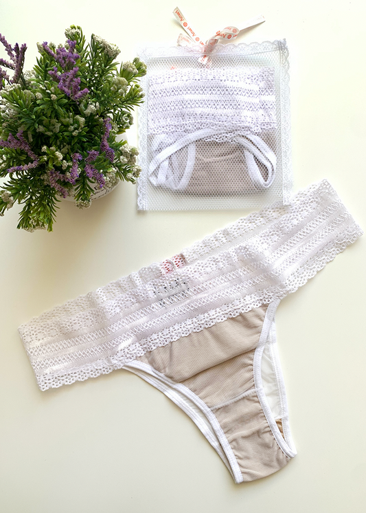 CALZON BEIGE CON ENCAJE BLANCO