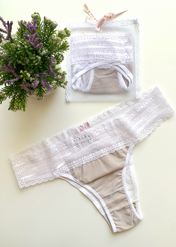 CALZON BEIGE CON ENCAJE BLANCO